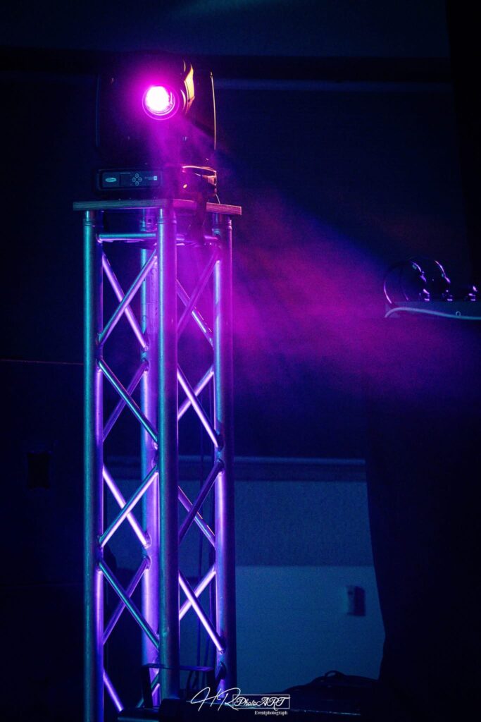 Traversenturm mit Moving Head