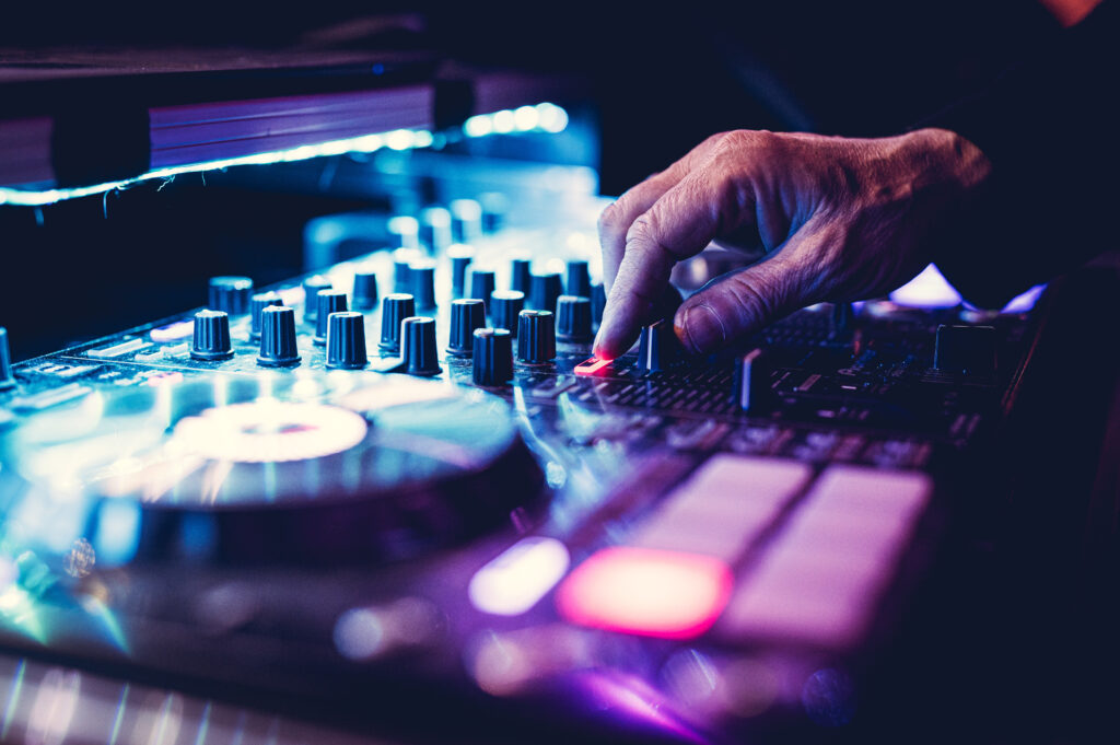 DJ
